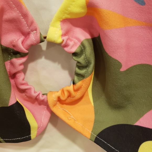 Beginning boutiique crop top - Picture 3 of 4